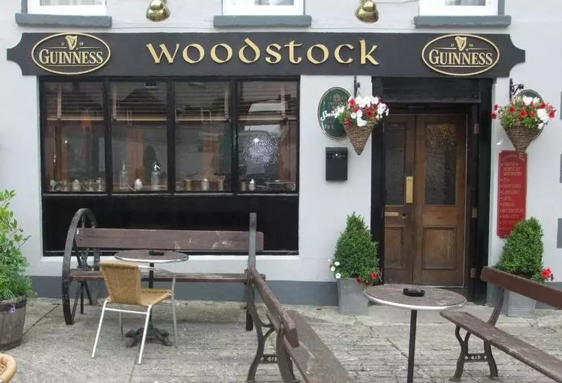 ベッドアンドブレックファースト Woodstock Arms