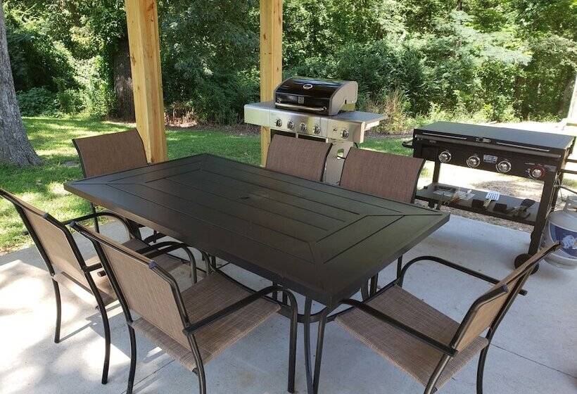 Early American Motel