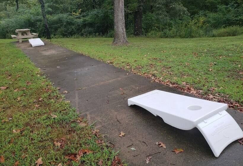 Early American Motel