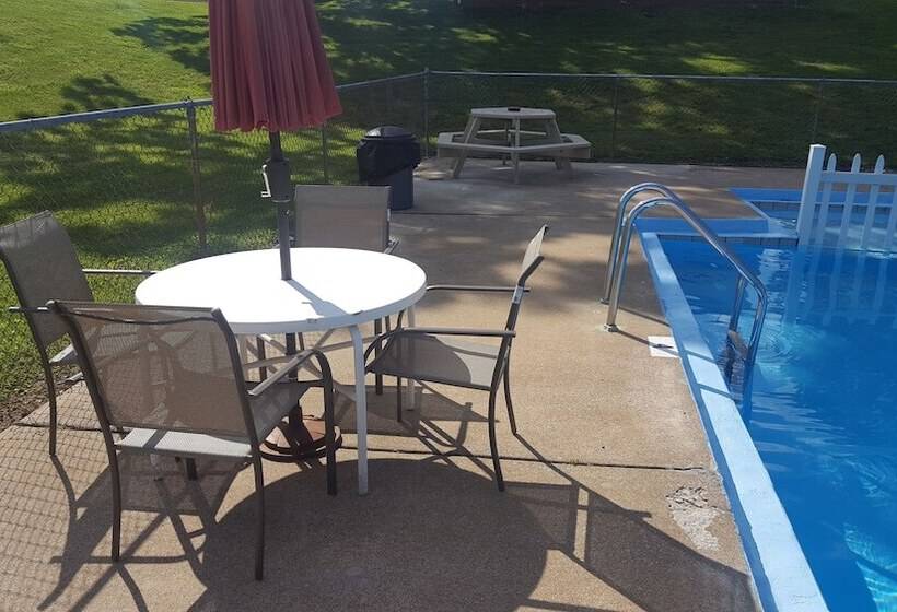 Early American Motel