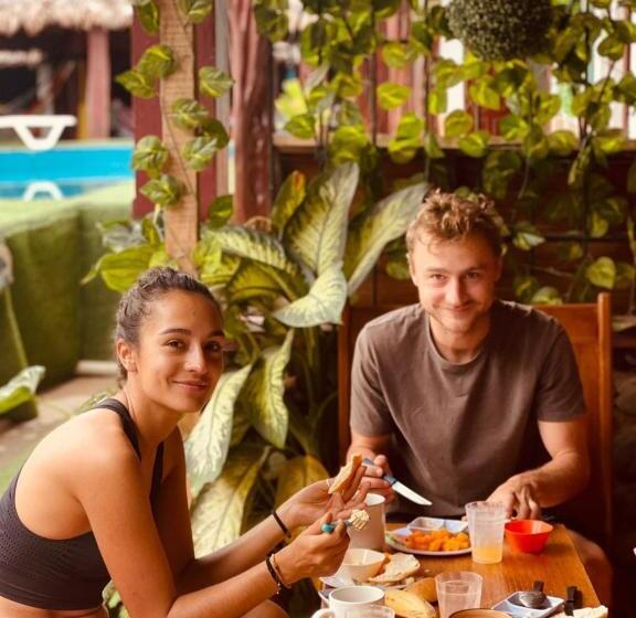 هتل El Curichal Hostel