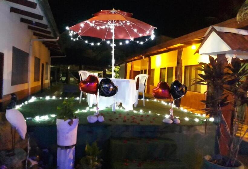 هتل El Curichal Hostel