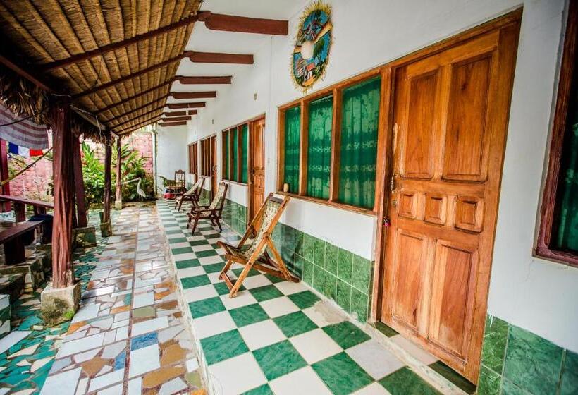 هتل El Curichal Hostel