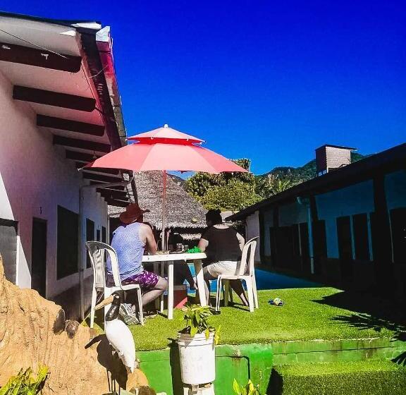 هتل El Curichal Hostel