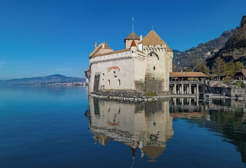 Le Coucou Hotel Restaurant & Lounge Bar