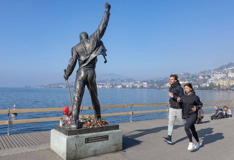 Le Coucou Hotel Restaurant & Lounge Bar