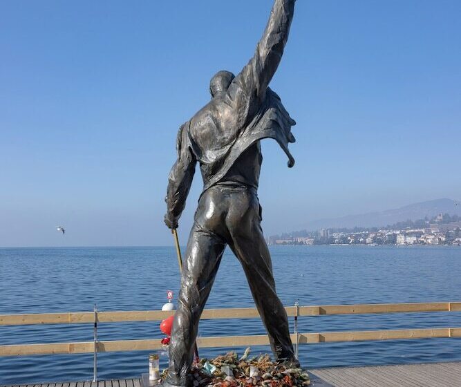 Le Coucou Hotel Restaurant & Lounge Bar