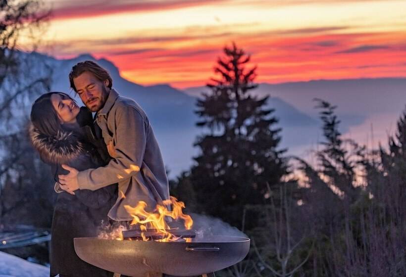 Le Coucou Hotel Restaurant & Lounge Bar