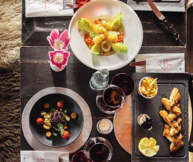 Le Coucou Hotel Restaurant & Lounge Bar