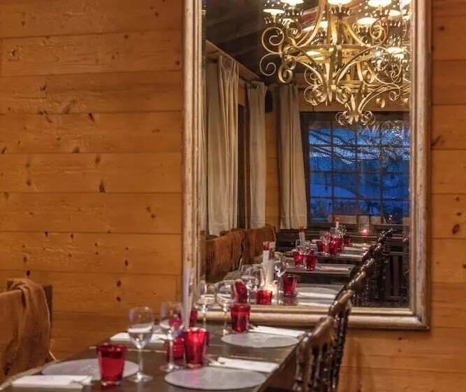 Le Coucou Hotel Restaurant & Lounge Bar