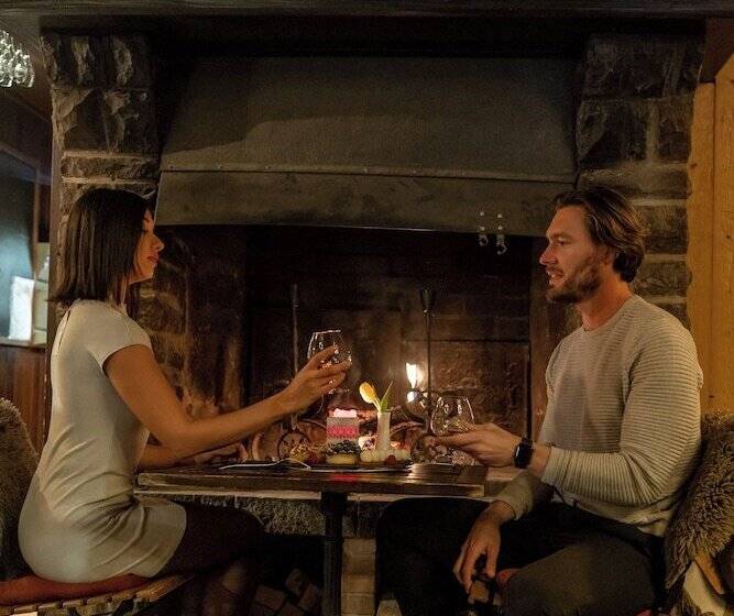 Le Coucou Hotel Restaurant & Lounge Bar