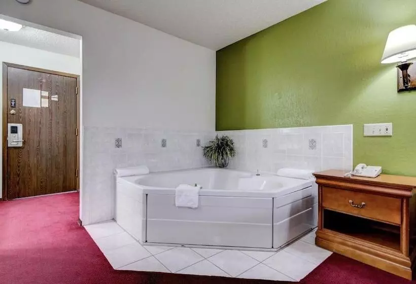 Motelli Bloomer Inn & Suites