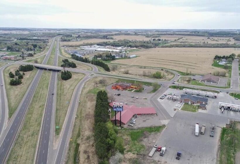 فندق على الطريق Bloomer Inn & Suites