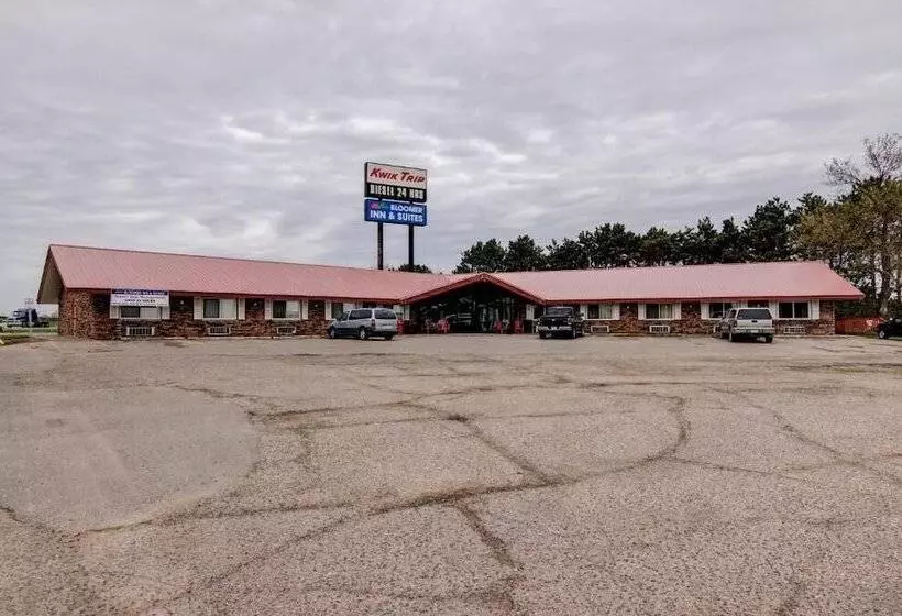 Motelli Bloomer Inn & Suites