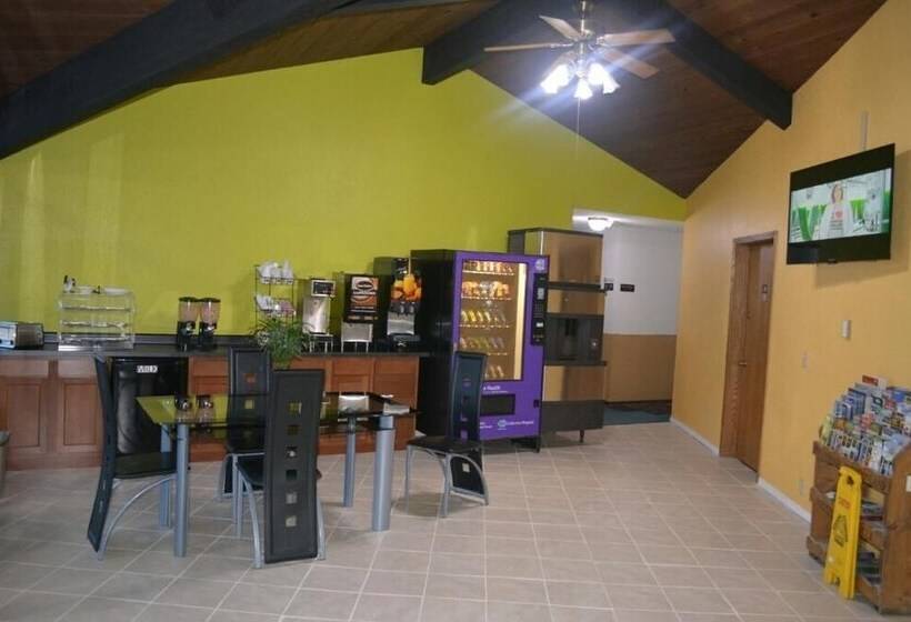 فندق على الطريق Bloomer Inn & Suites