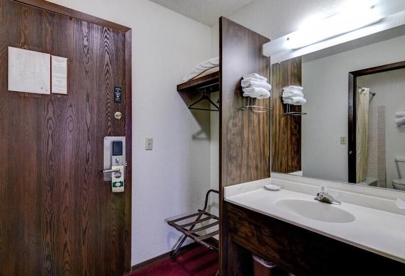 فندق على الطريق Bloomer Inn & Suites