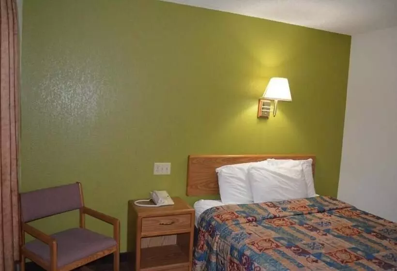 Motelli Bloomer Inn & Suites