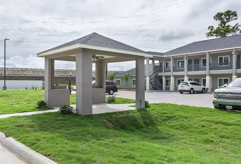 Motelli Scottish Inns & Suites   Crosby