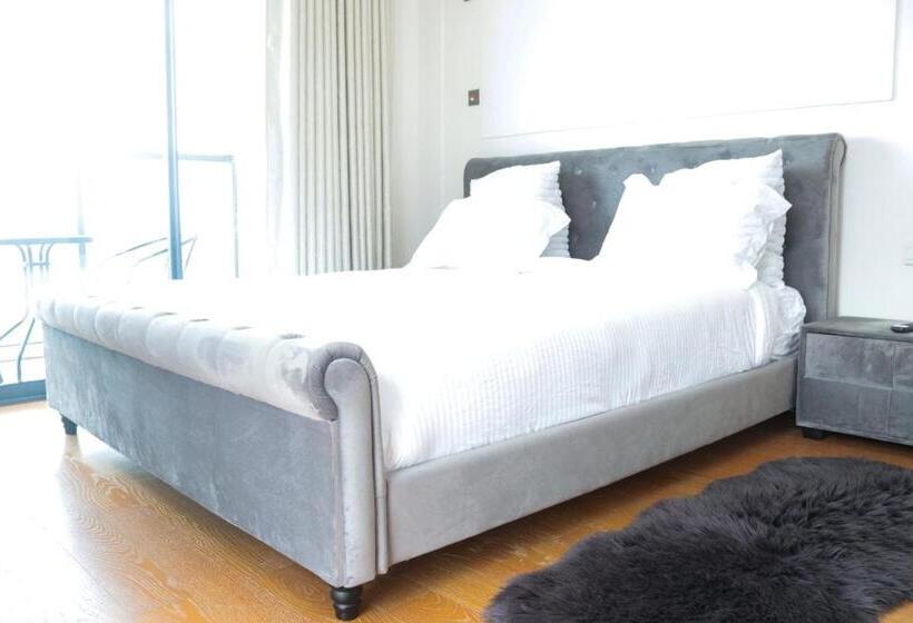 تختخواب و صبحانه Ternian