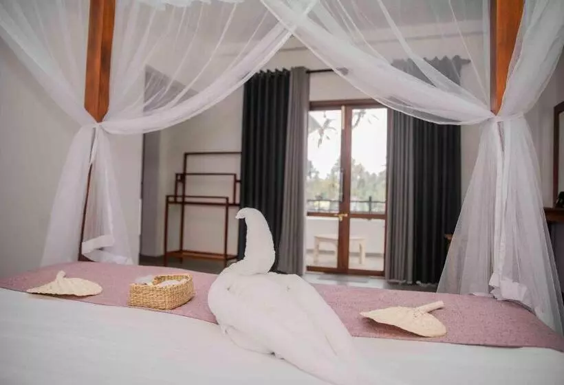 Hotelli Hirigala Beach Resort