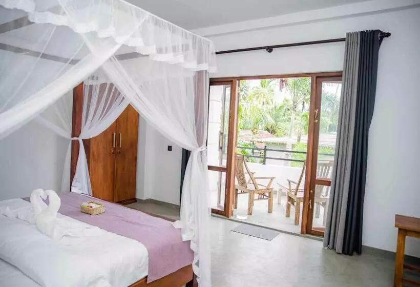 Hotelli Hirigala Beach Resort