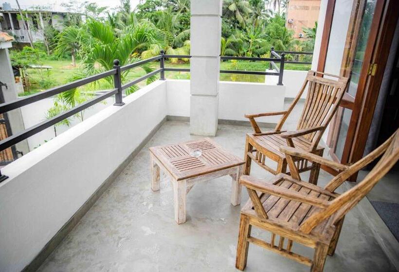 Hotel Hirigala Beach Resort