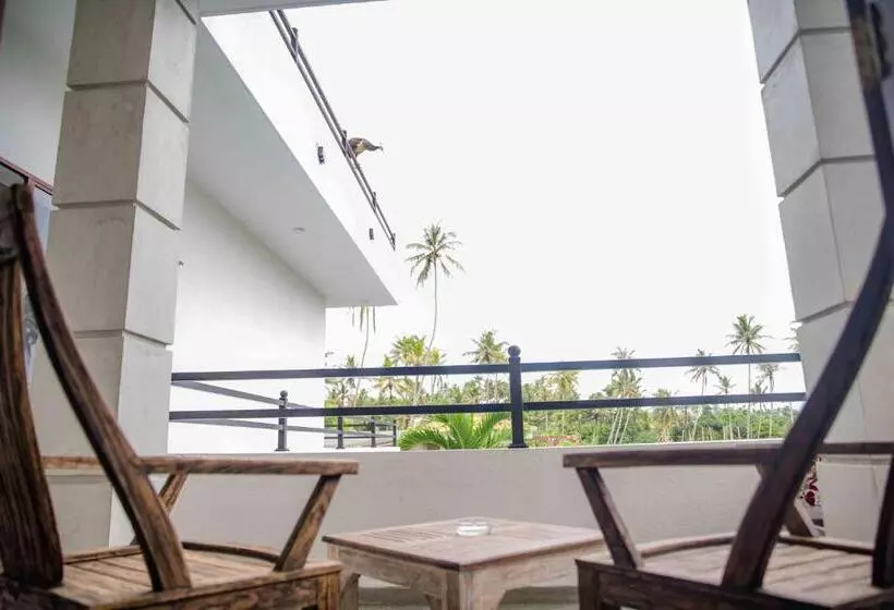 Hotelli Hirigala Beach Resort