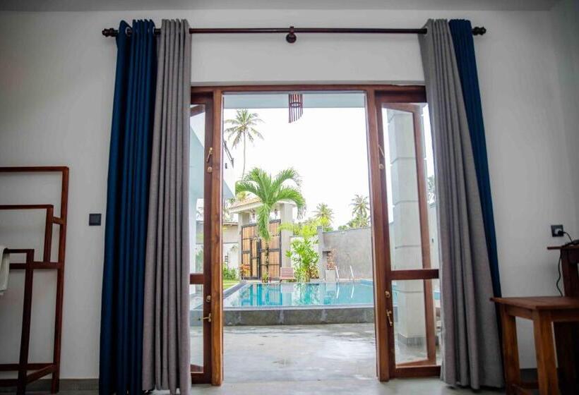 Hotel Hirigala Beach Resort