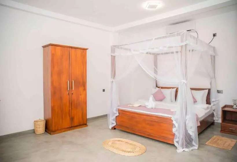 Hotelli Hirigala Beach Resort