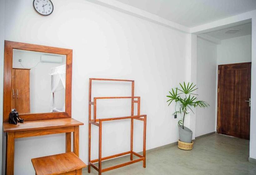 Hotel Hirigala Beach Resort