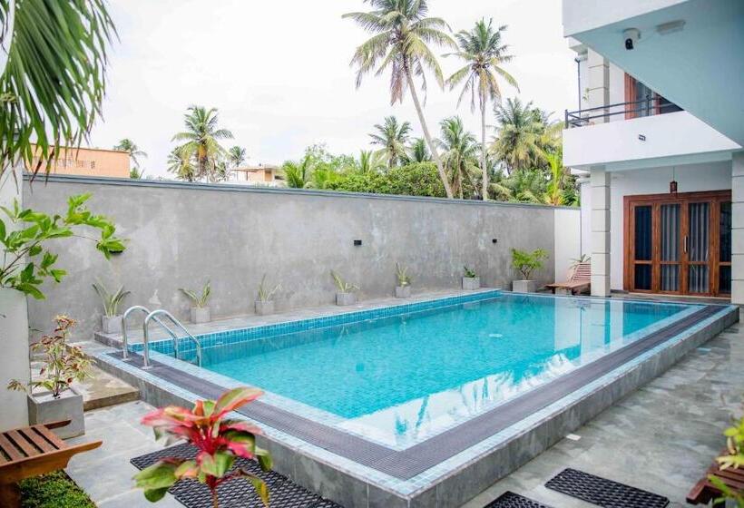 Hotel Hirigala Beach Resort