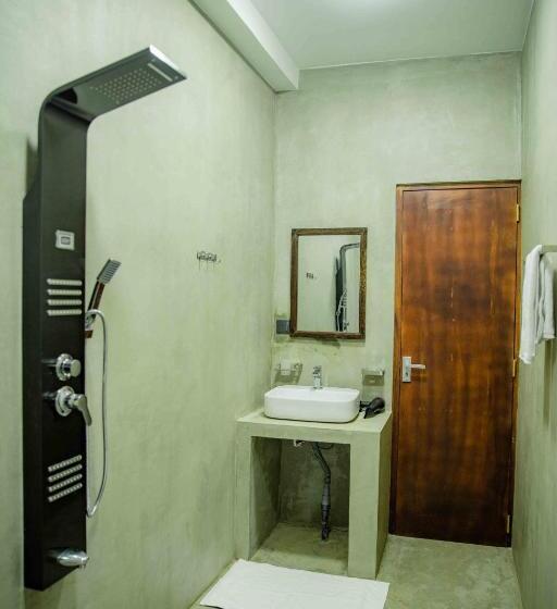 Hotel Hirigala Beach Resort