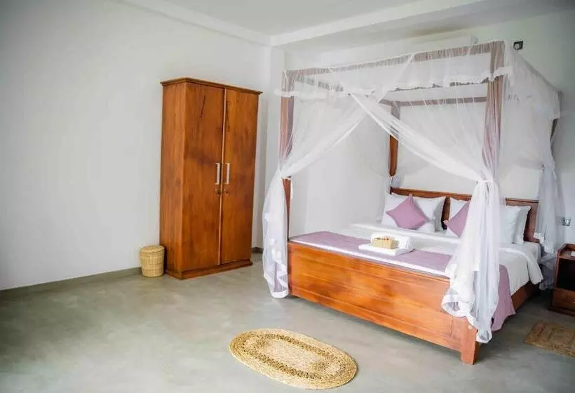 Hotelli Hirigala Beach Resort