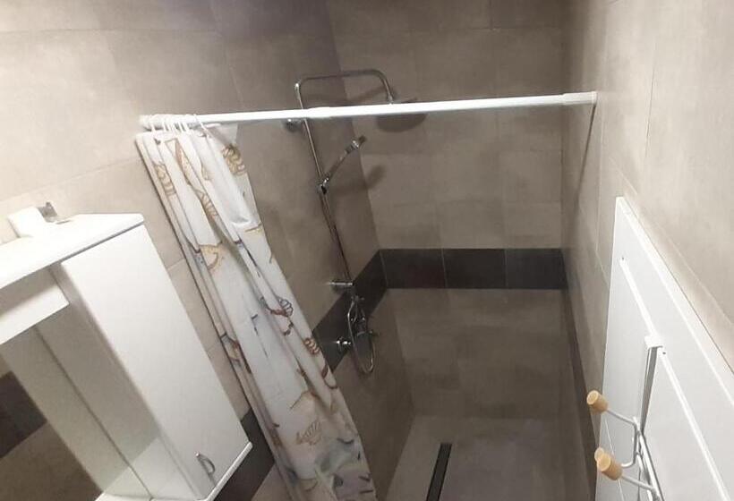 پانسیون Udobna Dvokrevetna Soba Sa Terasom #2