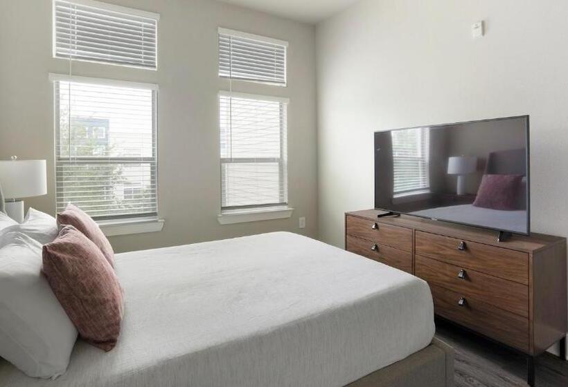 Voyager At Space Center By Barsala