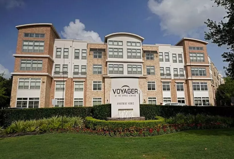 Voyager At Space Center By Barsala