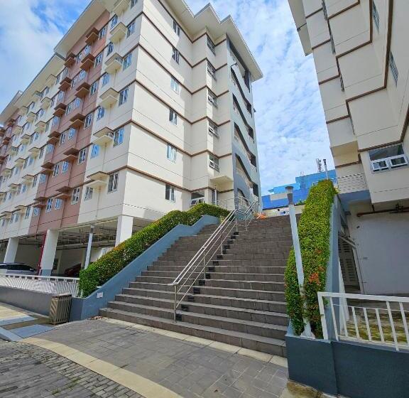 ホテル Lakwatsero Caviteño Suites