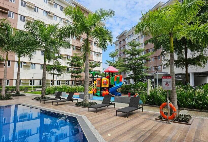 ホテル Lakwatsero Caviteño Suites