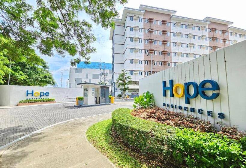 ホテル Lakwatsero Caviteño Suites