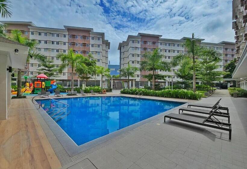 ホテル Lakwatsero Caviteño Suites