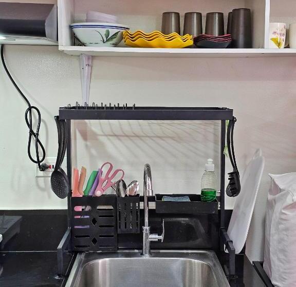 ホテル Lakwatsero Caviteño Suites