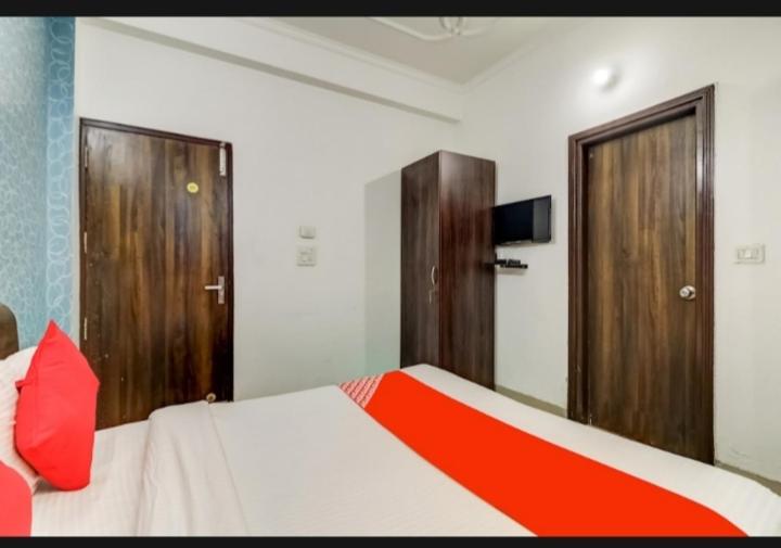 Hotel Paradise Residency