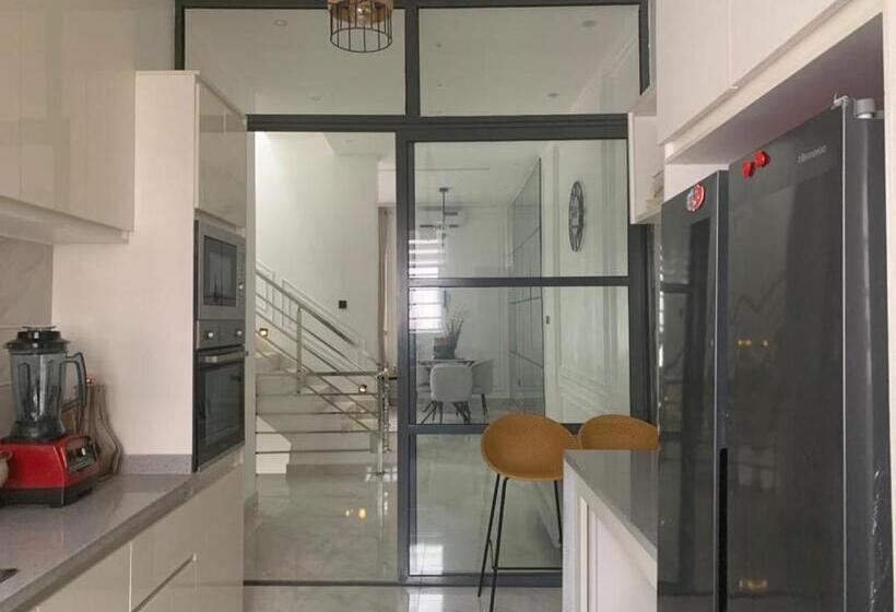 پانسیون Cozy Lodge