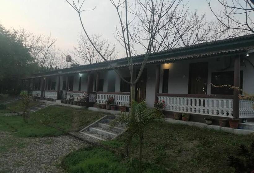 پانسیون Madi Village Resort Pvt