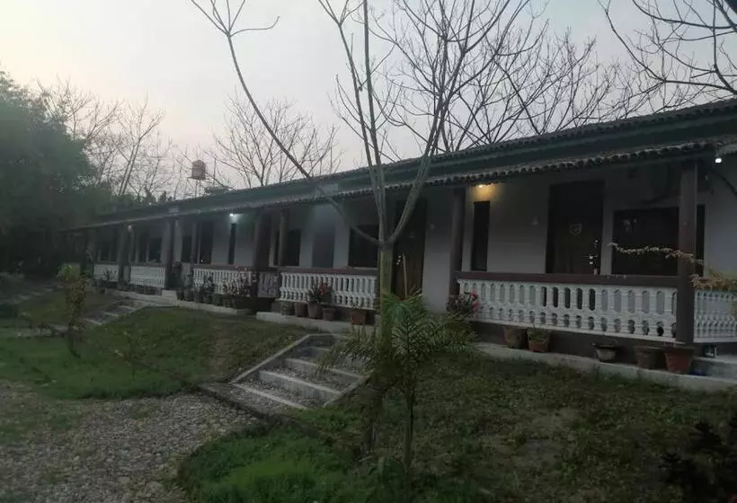 پانسیون Madi Village Resort Pvt