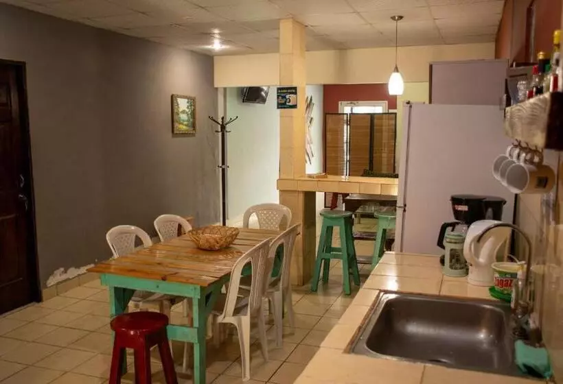 پانسیون The Journey Hostel