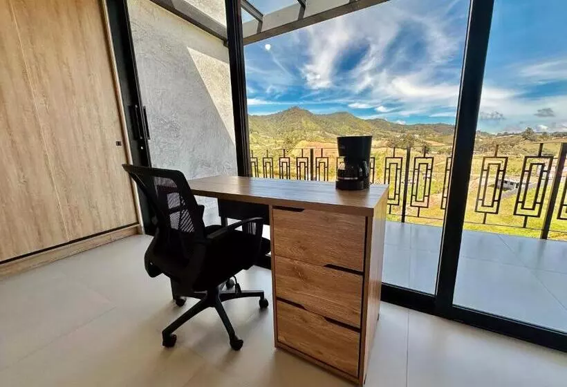 ベッドアンドブレックファースト Fénix