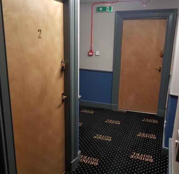 胶囊酒店 The Bridge