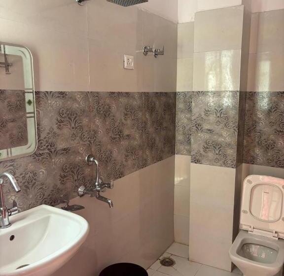 ホテル Saurabh Srikot Srinagar Garhwal Uttrakhand