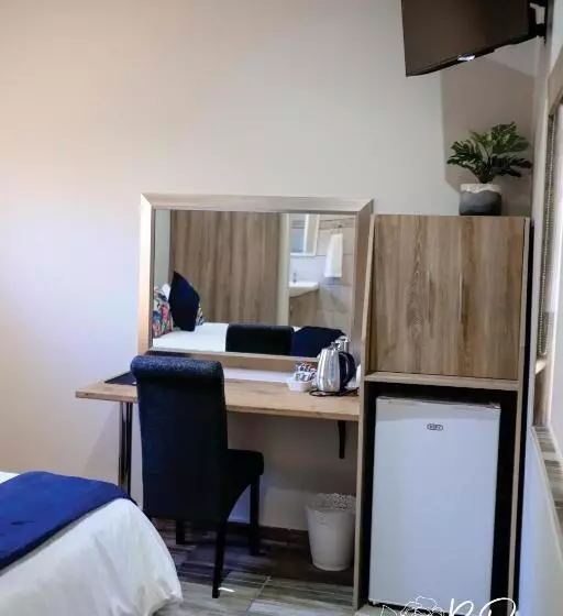 Majatalo Bellerose Guesthouse